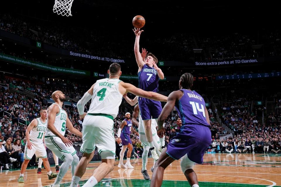 Ladbrokes官网-克努佩尔神迹追平乔丹新秀历史第一 黄蜂6连胜灭绿军近19战16胜